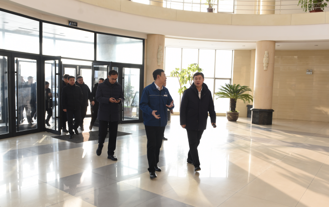 樺甸市市長(zhǎng)修立宇蒞臨集團(tuán)公司現(xiàn)場(chǎng)辦公